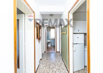 Hall / corridoio - Three-room apartment via Trieste
 
73, Brezzo di Bedero - photo 8