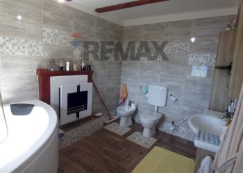 Bagno - Semi-detached house Trento
 
1, Brezzo di Bedero - photo 20