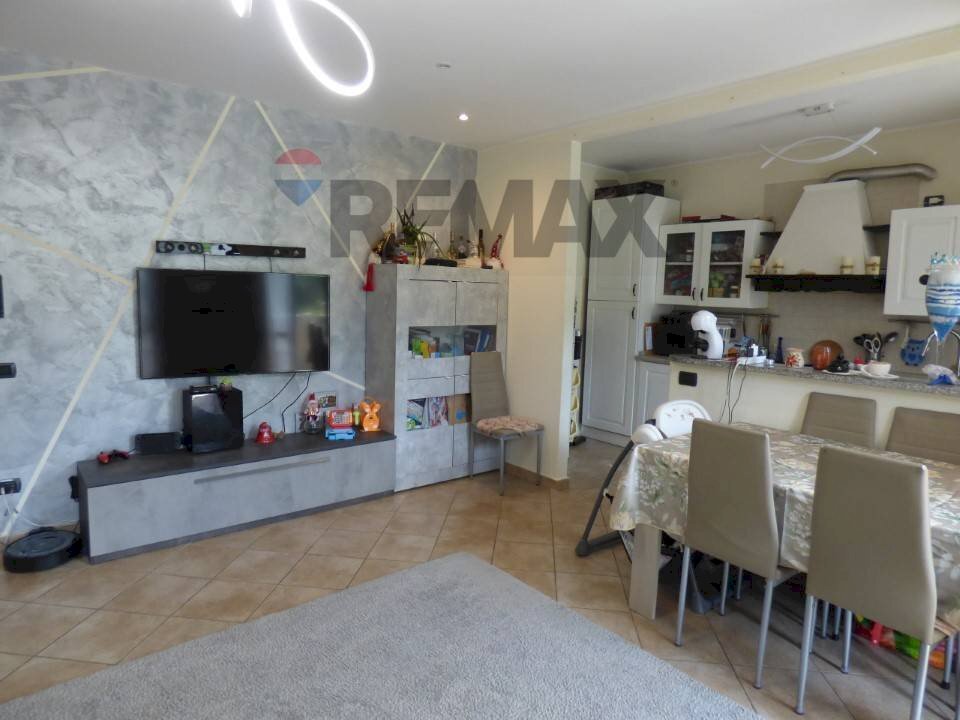 Sala da pranzo - Trilocale via Mazzini
 
26, Rancio Valcuvia - foto 1