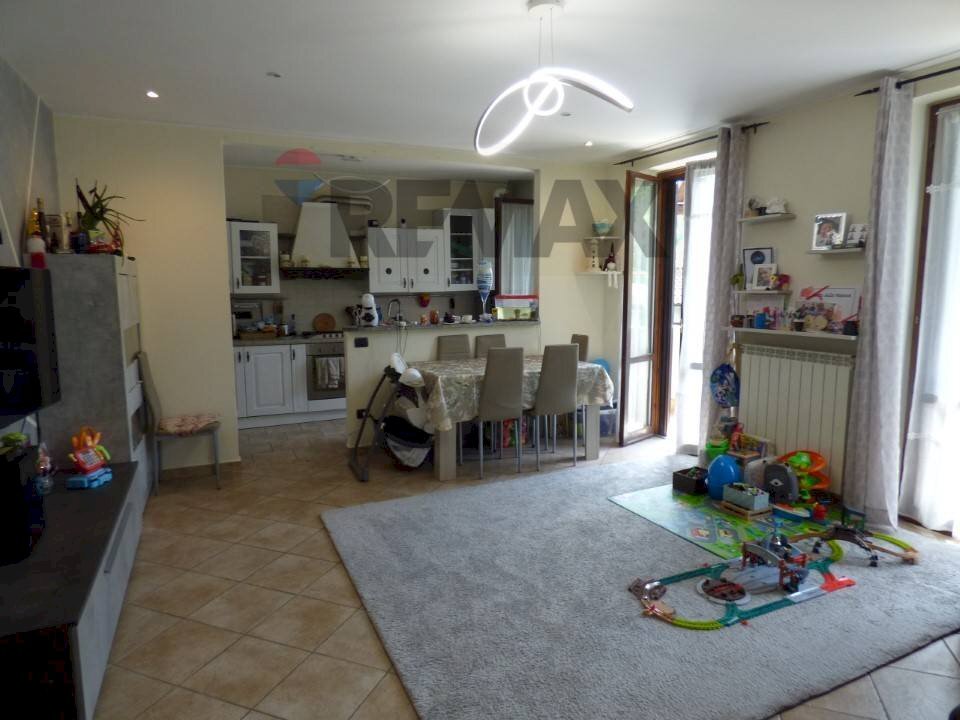 Sala da pranzo - Trilocale via Mazzini
 
26, Rancio Valcuvia - foto 2