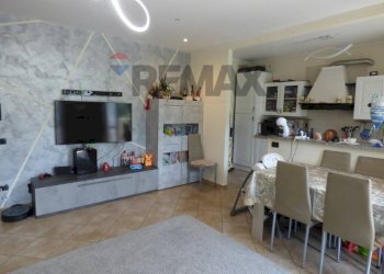 Sala da pranzo - Trilocale via Mazzini
 
26, Rancio Valcuvia - foto 1