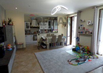 Sala da pranzo - Trilocale via Mazzini
 
26, Rancio Valcuvia - foto 2