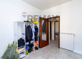 Camera / camera da letto - Appartamento Via Zoni
 
30, Lavena Ponte Tresa - foto 12