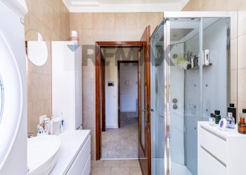 Bagno - Appartamento Via Zoni
 
30, Lavena Ponte Tresa - foto 15