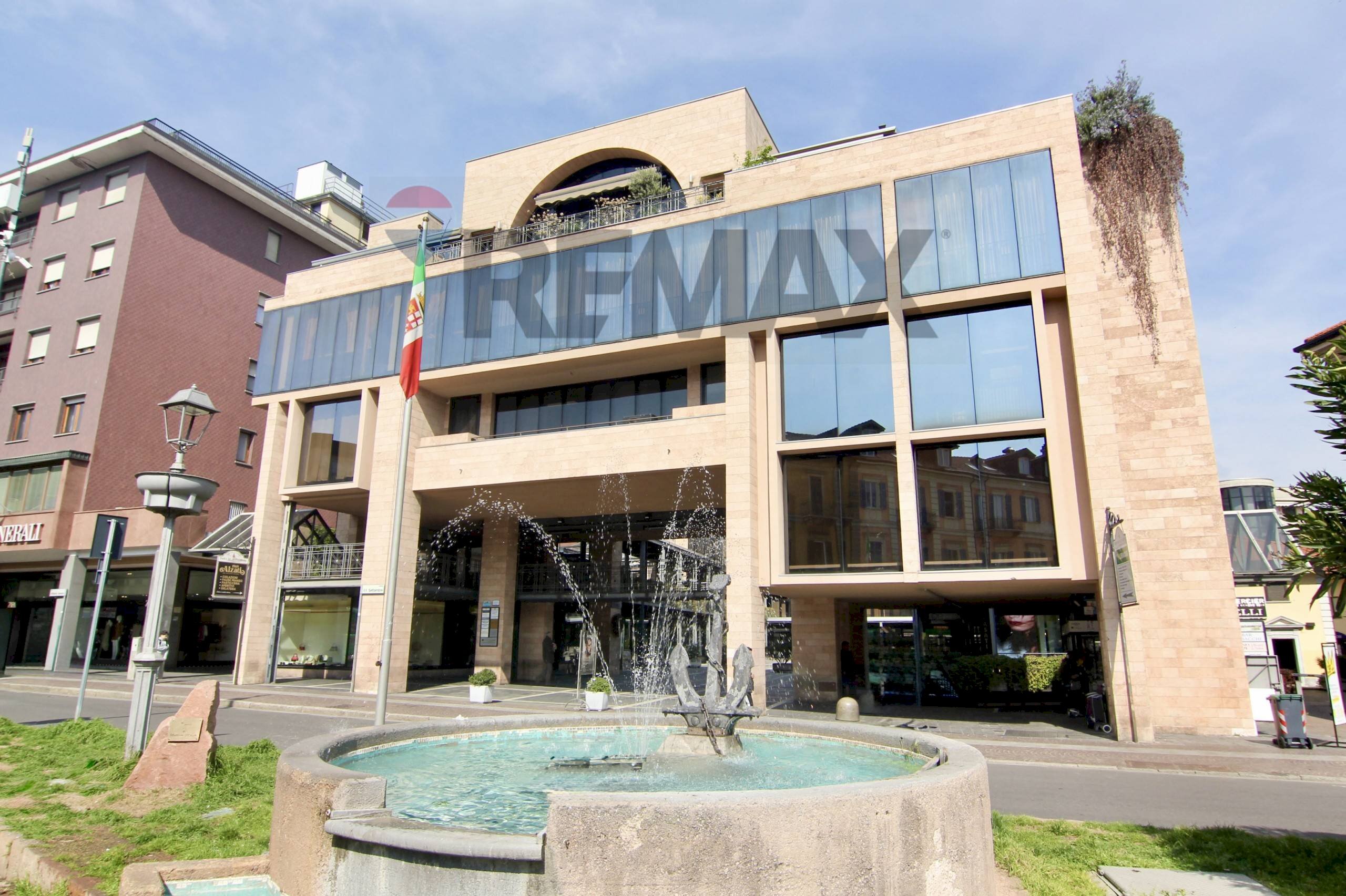 Edificio all\'aperto - Appartamento piazza xx settembre
 
1, Varese - foto 1