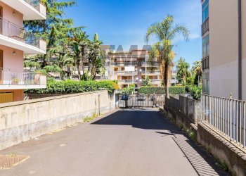 Edificio all\'aperto - Four-room apartment Via Giuseppe Leonardi
 
11, Aci Catena - photo 2