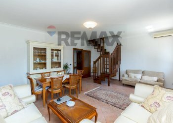 Sala da pranzo - Appartamento VIA VINCENZO BELLINI
 
10, Valverde - foto 14