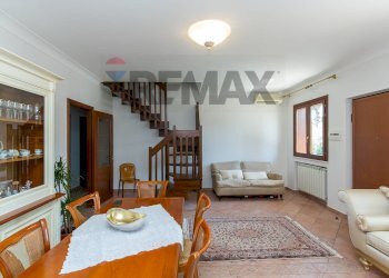 Sala da pranzo - Appartamento VIA VINCENZO BELLINI
 
10, Valverde - foto 15