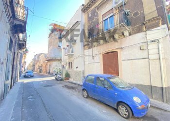 Edificio all\'aperto - Casa semi indipendente Via Cordai
 
24, Catania - foto 25