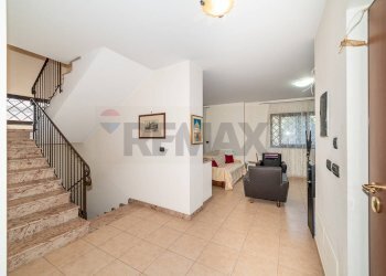Scale - Villa Via Marsala
 
23/A, Mascalucia - foto 3