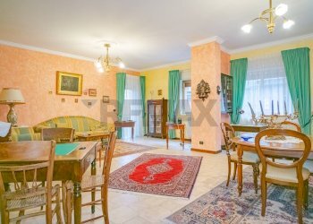 Sala da pranzo - Apartment Via Vittorio Emanuele Orlando
 
34, Adrano - photo 1