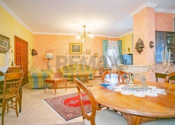 Sala da pranzo - Apartment Via Vittorio Emanuele Orlando
 
34, Adrano - photo 11