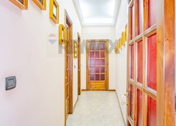 Hall / corridoio - Apartment Via Vittorio Emanuele Orlando
 
34, Adrano - photo 14