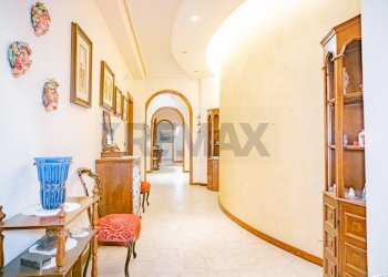 Hall / corridoio - Apartment Via Vittorio Emanuele Orlando
 
34, Adrano - photo 28