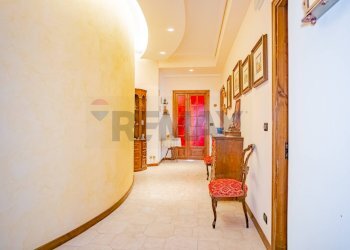 Hall / corridoio - Apartment Via Vittorio Emanuele Orlando
 
34, Adrano - photo 30