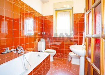 Bagno - Apartment Via Vittorio Emanuele Orlando
 
34, Adrano - photo 35