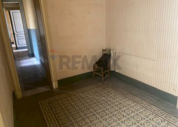 Hall / corridoio - Appartamento via teatro
 
10, Paterno - foto 3