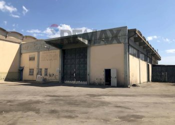 Edificio all\'aperto - Commercial Premises Via Caduti di tutte le guerre
no, Motta Sant'Anastasia - photo 2