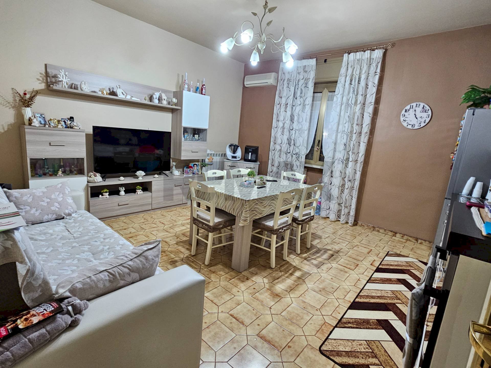Sala da pranzo - Trilocale Via Monte Faito
 
51, Napoli - foto 1