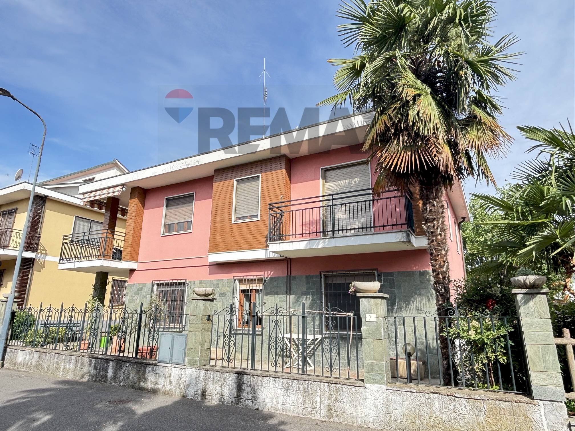 Edificio all\'aperto - Casa semi indipendente via San giovanni Bosco
 
7, La Loggia - foto 1