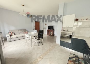 Soggiorno - Casa semi indipendente via San giovanni Bosco
 
7, La Loggia - foto 17