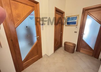 Hall / corridoio - Casa semi indipendente via San giovanni Bosco
 
7, La Loggia - foto 22