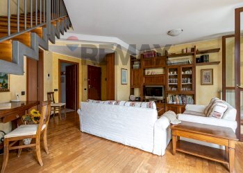Sala da pranzo - Villa Bifamiliare VIA VERDI
 
33, Besana in Brianza - foto 6