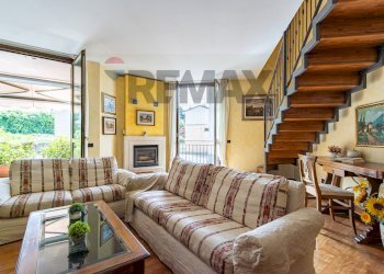 Soggiorno - Villa Bifamiliare VIA VERDI
 
33, Besana in Brianza - foto 8