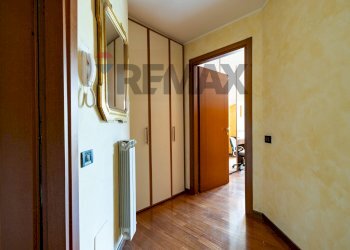 Hall / corridoio - Villa Bifamiliare VIA VERDI
 
33, Besana in Brianza - foto 34