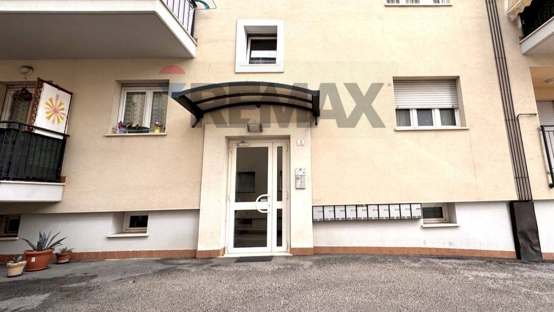 Edificio all\'aperto - Apartment Via San Gabriele dell'Addolorata
 
5, L'Aquila - photo 1