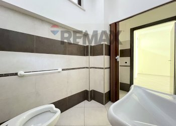 Bagno - Locale Commerciale via del Beato Cesidio
47, L'Aquila - foto 8