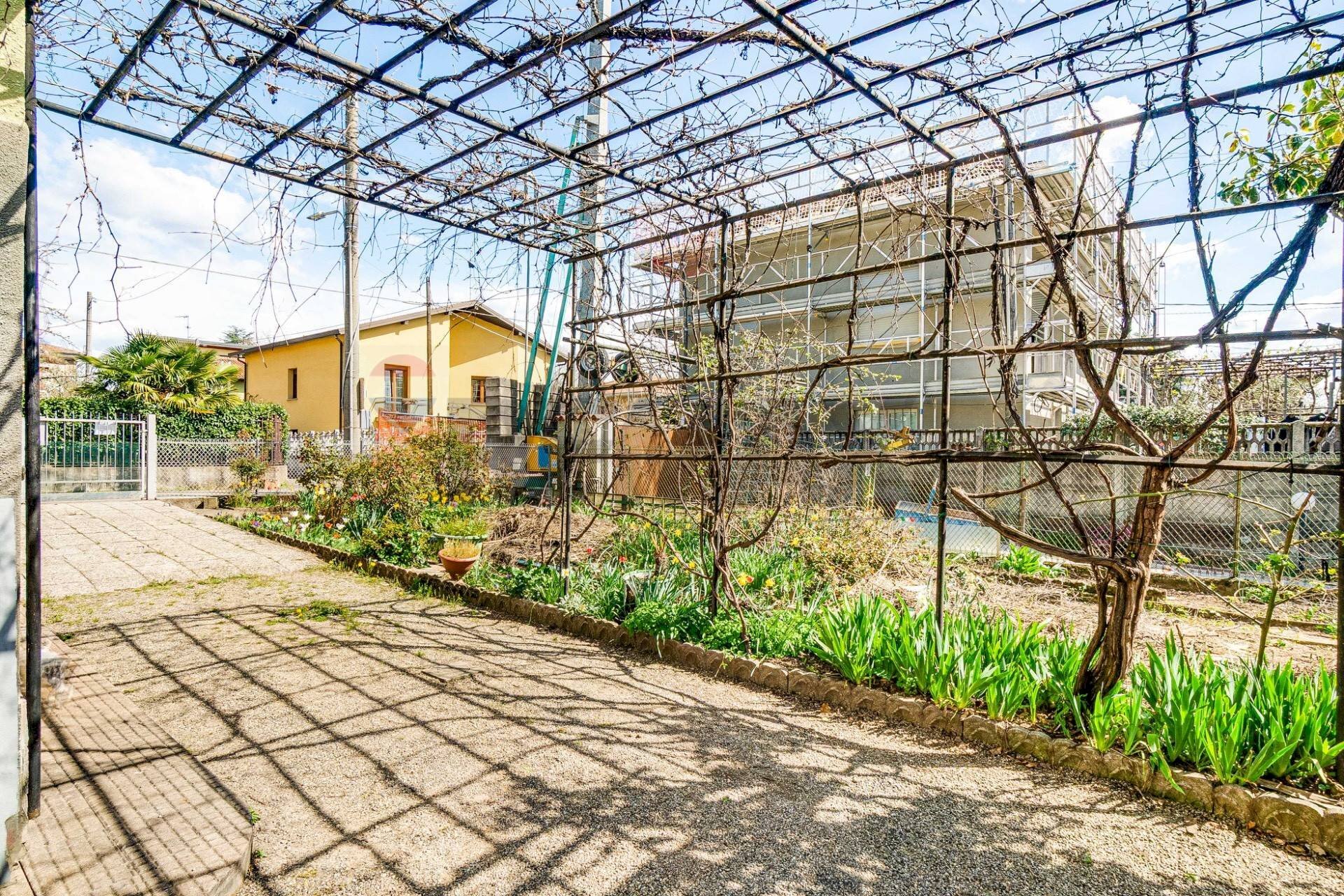 Giardino - Villa Via Goldoni
12, Cassano Magnago - photo 3