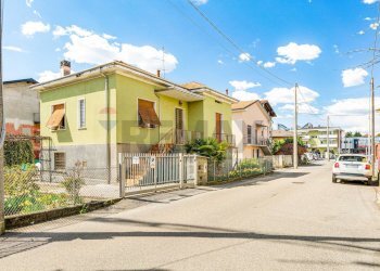 Casa all\'aperto - Villa Via Goldoni
 
12, Cassano Magnago - photo 2