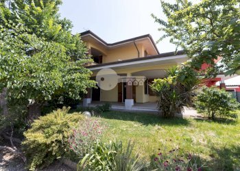 Foto 1 - Villa a Schiera Via per Isorella
 
12, Isorella - foto 1