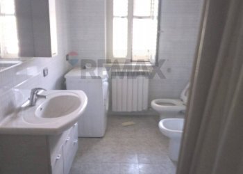 Bagno - Three-room apartment Via G Garibaldi
snc, Castelforte - photo 4
