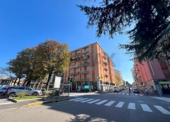 Edificio all\'aperto - Trilocale VIA CAVALLOTTI
29, Cologno Monzese - foto 29