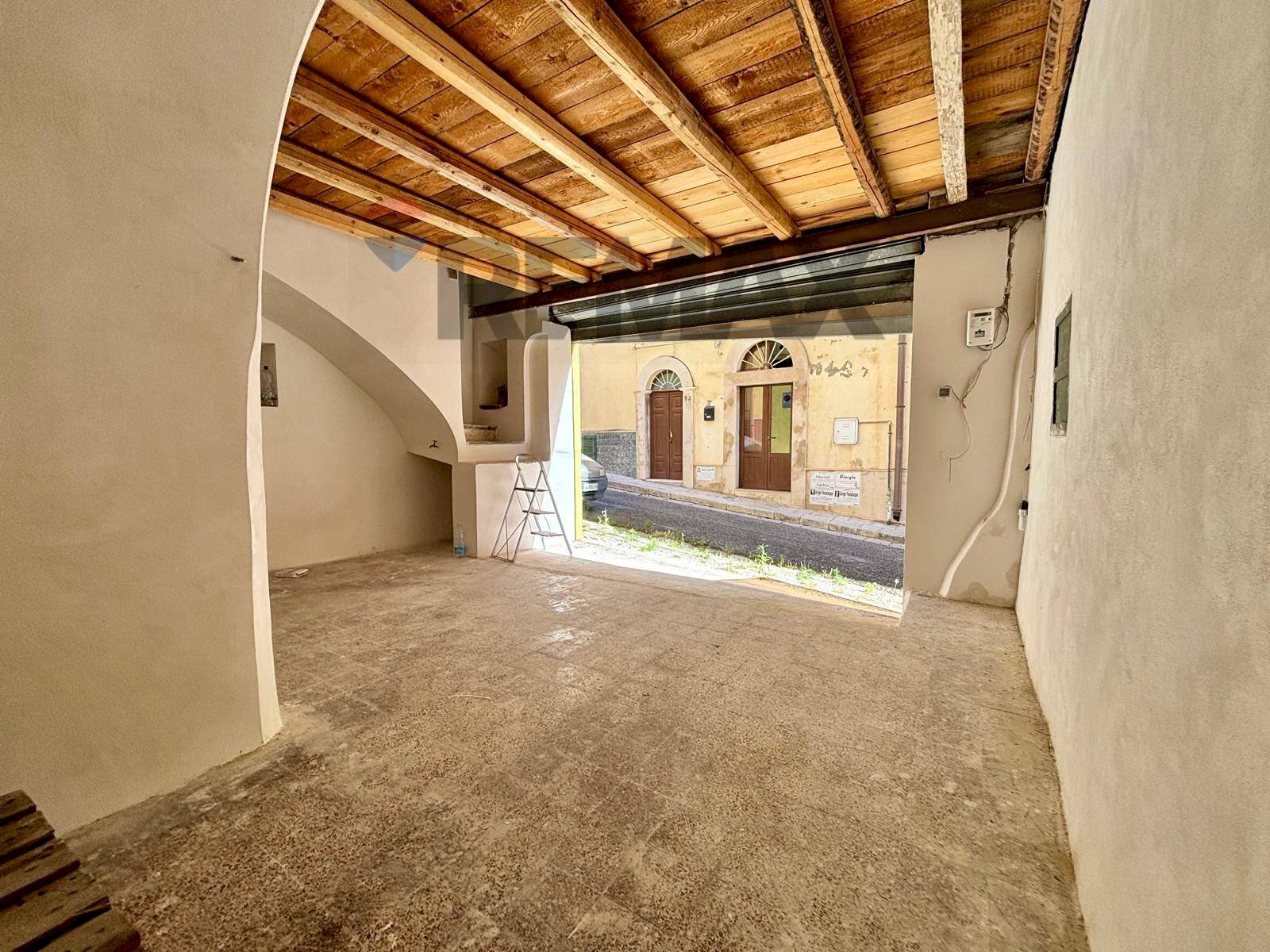 Stanza vuota - Box Via Nino Oxilia
48, Ragusa - foto 2