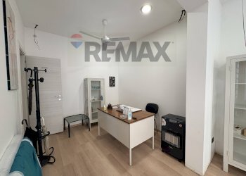 Ufficio - Commercial Premises Via Caravaggio
 
18, Comiso - photo 6