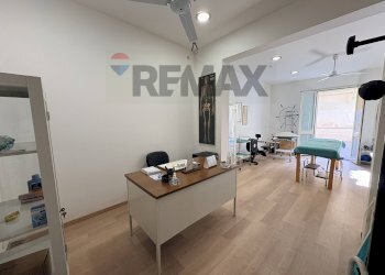 Ufficio - Commercial Premises Via Caravaggio
 
18, Comiso - photo 8