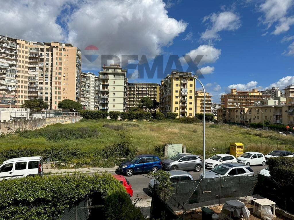 Edificio all\'aperto - Trilocale Via Rinaldo Montuoro
 
16, Palermo - foto 1