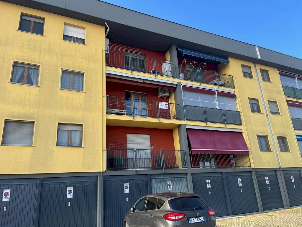 Facciata - Quadrilocale via Alina Tumedei Casalis, 53, Carmagnola - foto 1
