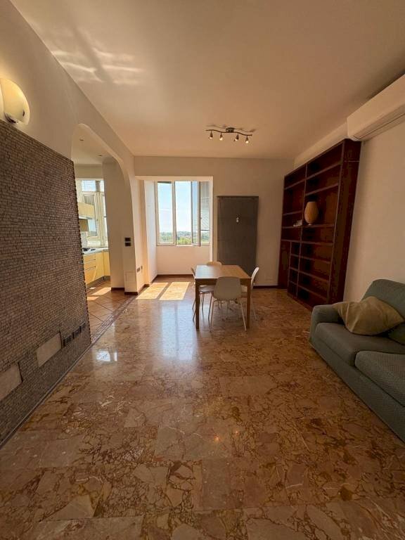 Salone - Quadrilocale via Spina, 11, Bologna (zona Mazzini) - foto 1