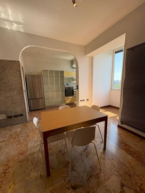 Salone - Quadrilocale via Spina, 11, Bologna (zona Mazzini) - foto 2