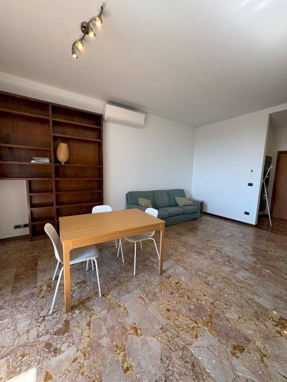 Salone - Quadrilocale via Spina, 11, Bologna (zona Mazzini) - foto 3