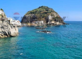 Vista dell\'acqua - Villa PROVINCIALE SUCCHIVO SANT'ANGELO
 
55/A, Serrara Fontana - foto 1