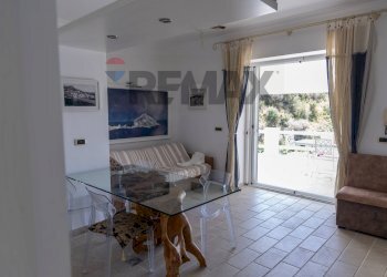 Sala da pranzo - Villa ISCHIA SANT'ANGELO
 
nc, Serrara Fontana - photo 29