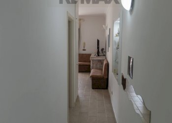 Hall / corridoio - Villa ISCHIA SANT'ANGELO
 
nc, Serrara Fontana - photo 33