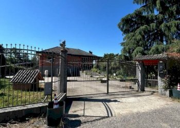 Cortile interno - Villa via Baudenile, 65, Leini - foto 19