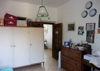 Camera da letto - Appartamento via Donghi, 21, Genova (zona Marassi) - foto 25