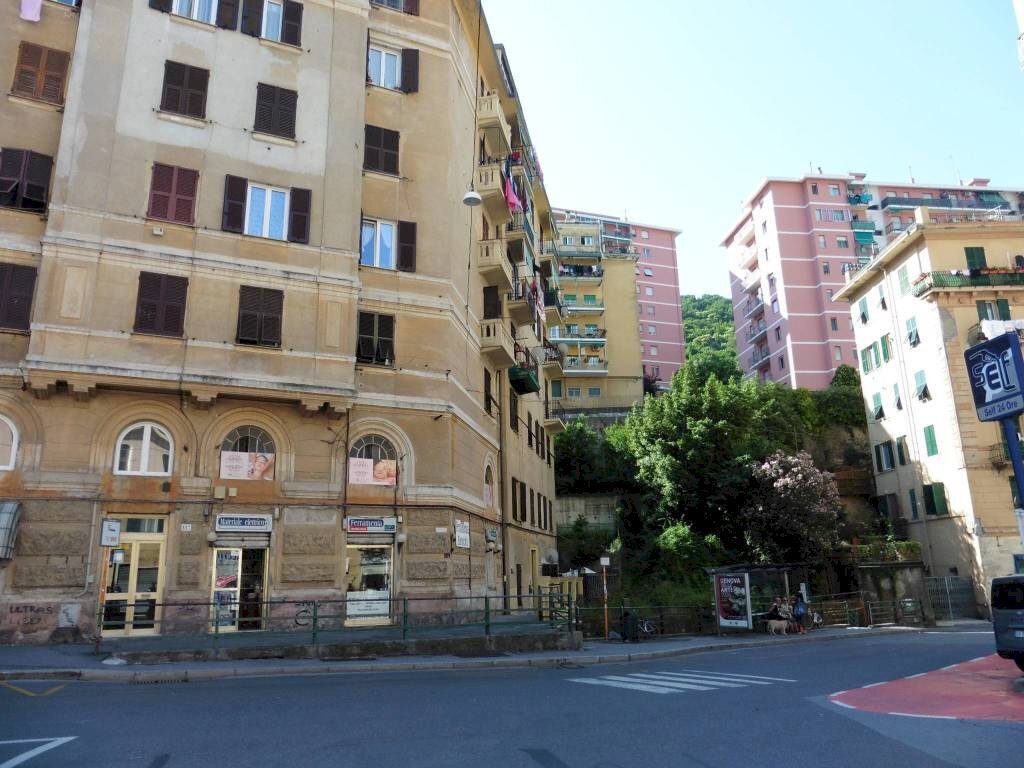 Zona - Trilocale largo Augusto Merlo, 185, Genova (zona Marassi) - foto 1